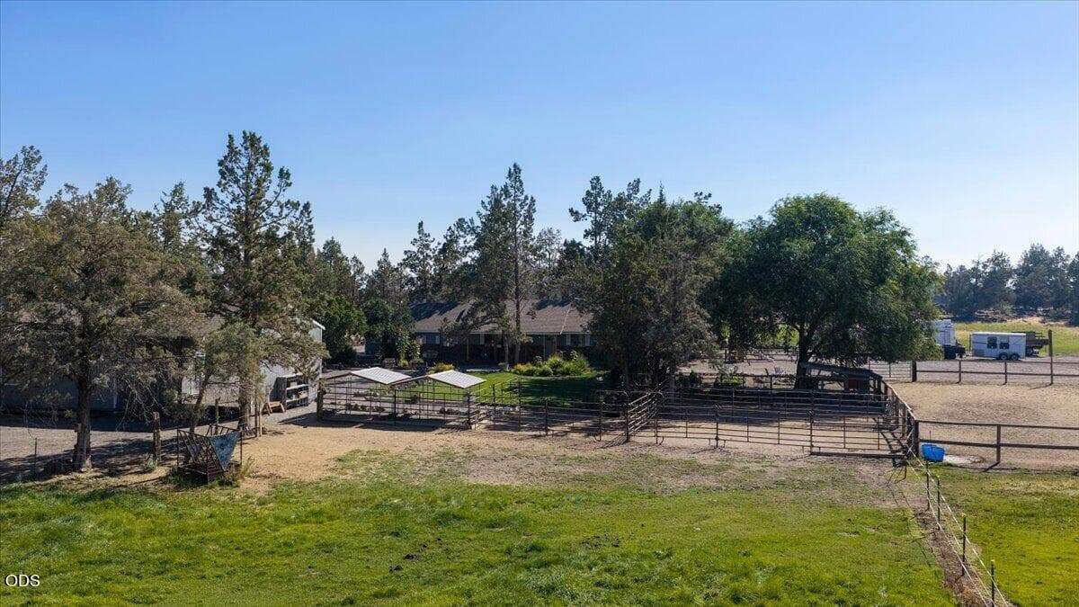 Photo of 8516 NE 33rd Street 51 of 57