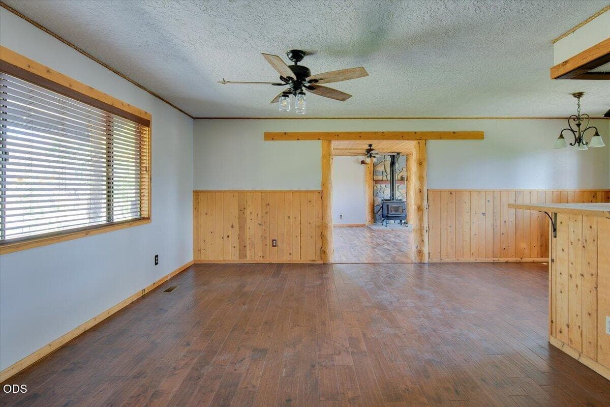 Photo of 8516 NE 33rd Street 7 of 57