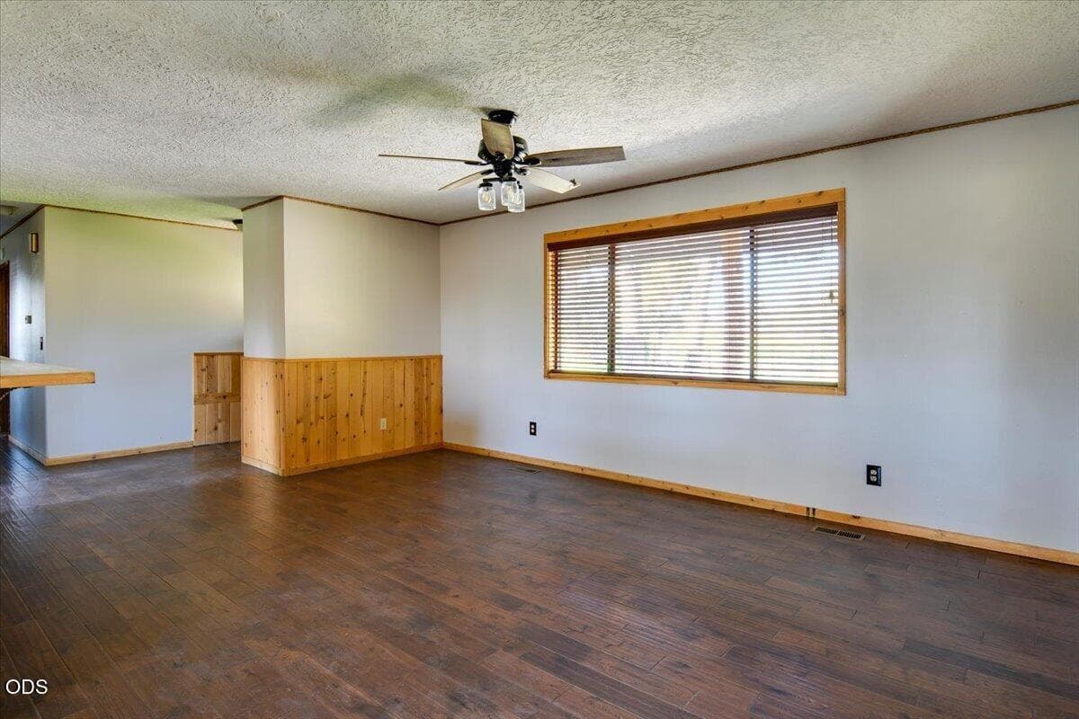 Photo of 8516 NE 33rd Street 6 of 57