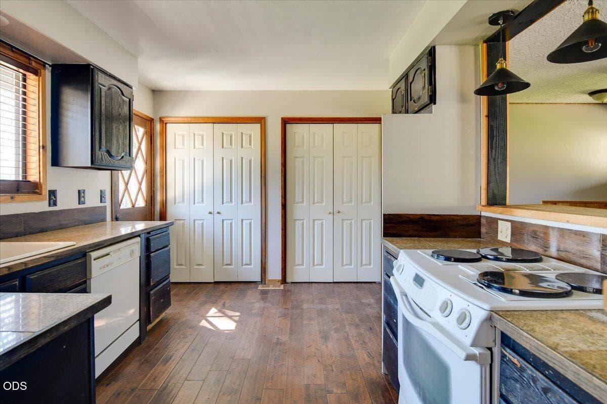 Photo of 8516 NE 33rd Street 10 of 57
