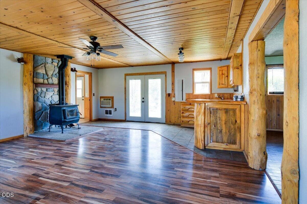 Photo of 8516 NE 33rd Street 14 of 57