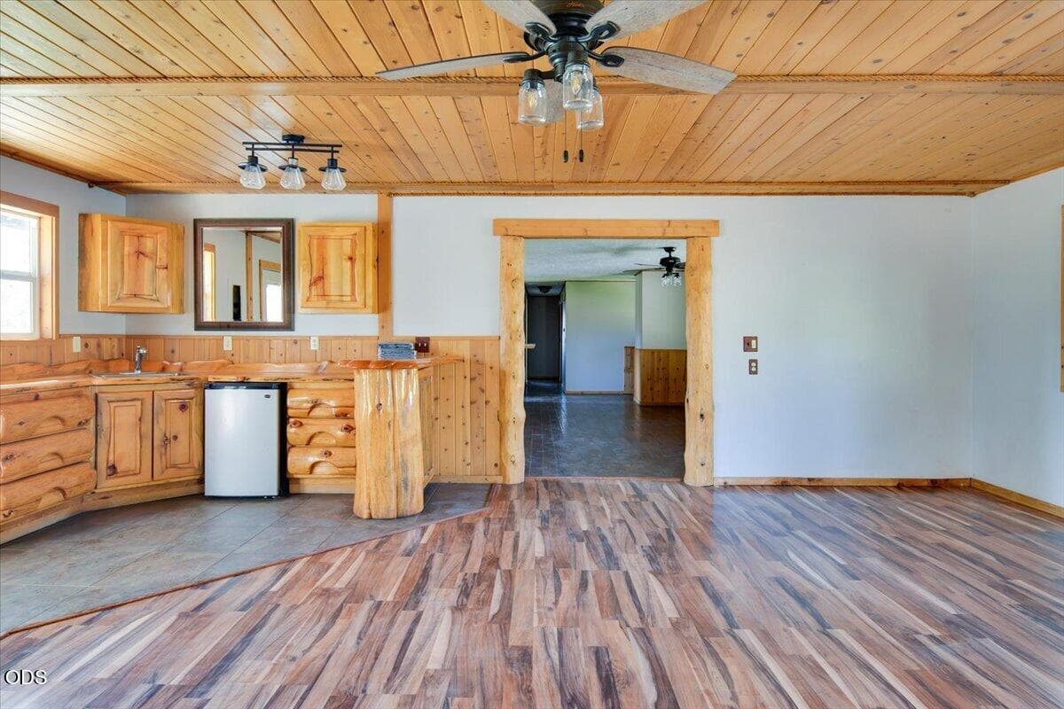 Photo of 8516 NE 33rd Street 17 of 57