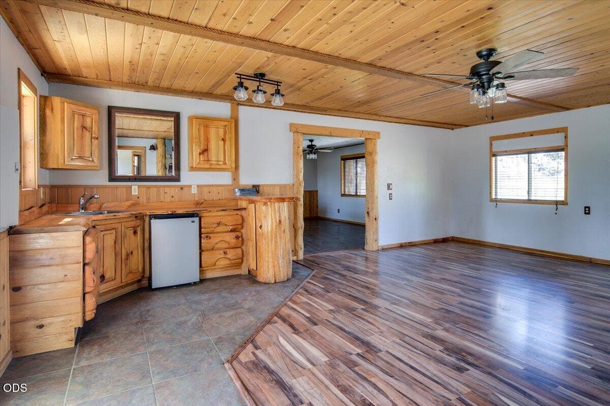 Photo of 8516 NE 33rd Street 19 of 57
