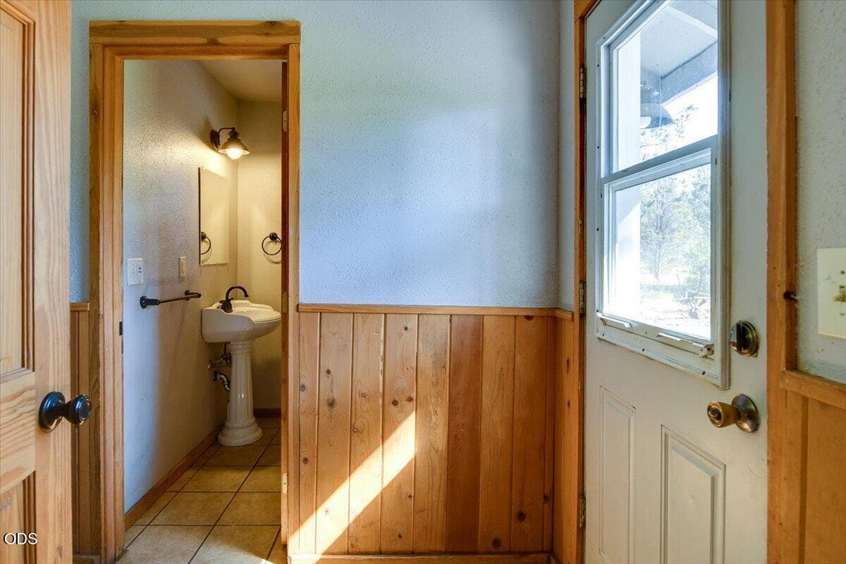 Photo of 8516 NE 33rd Street 23 of 57