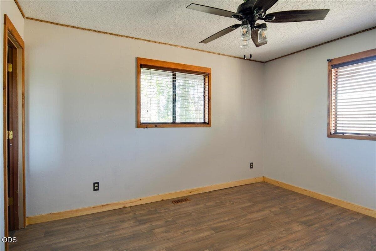 Photo of 8516 NE 33rd Street 25 of 57