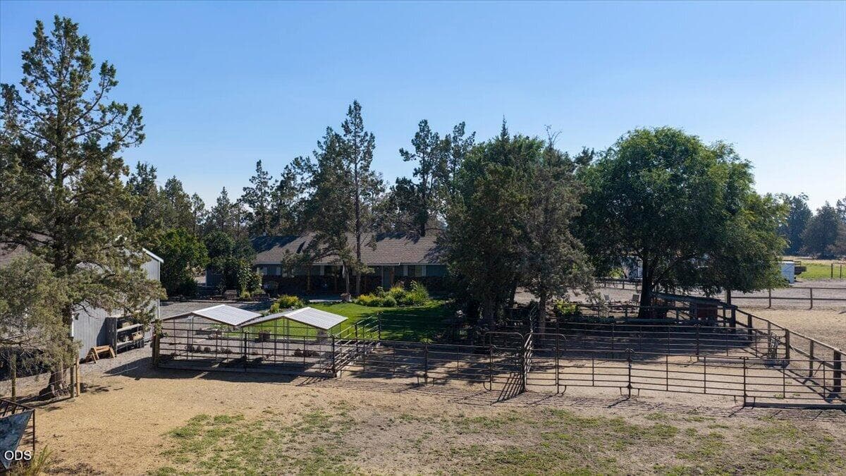 Photo of 8516 NE 33rd Street 54 of 57
