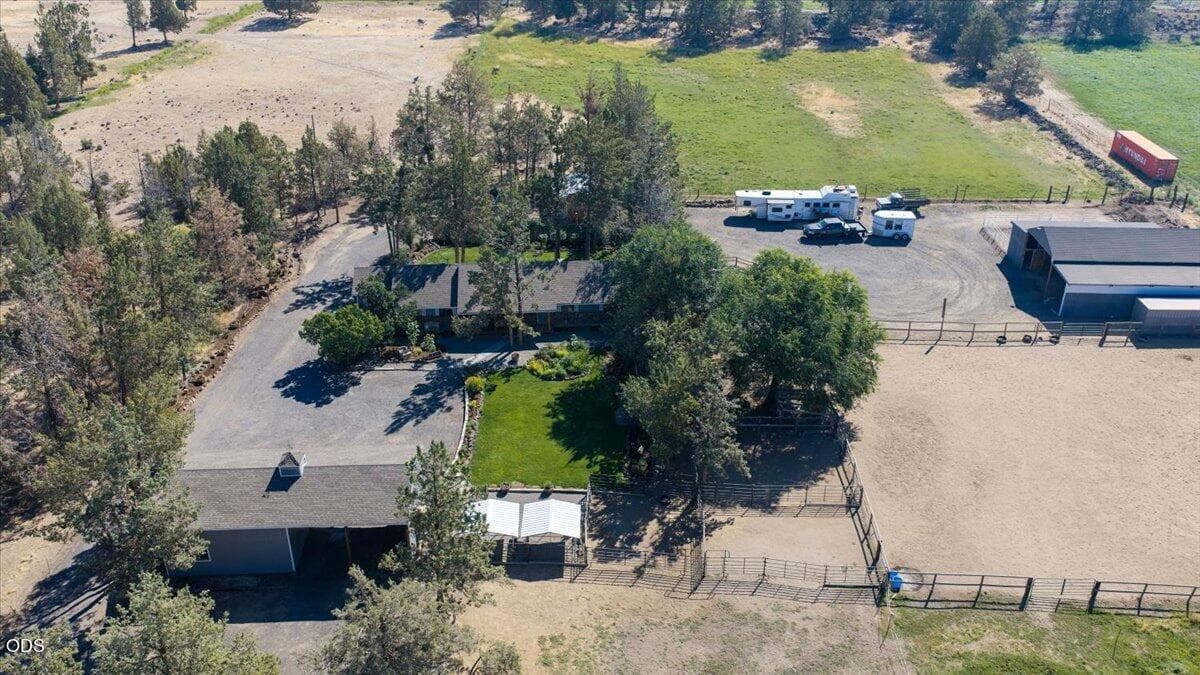 Photo of 8516 NE 33rd Street 55 of 57