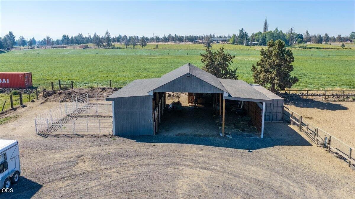 Photo of 8516 NE 33rd Street 42 of 57