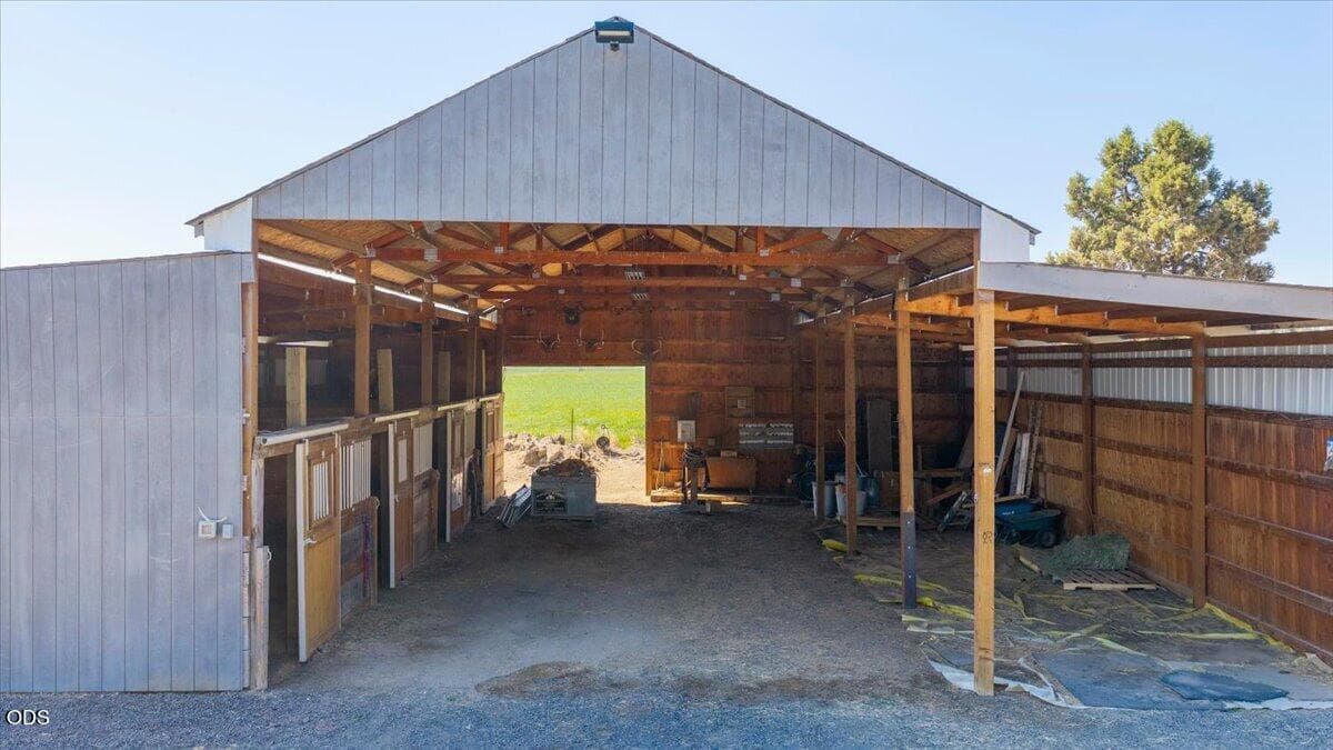 Photo of 8516 NE 33rd Street 41 of 57