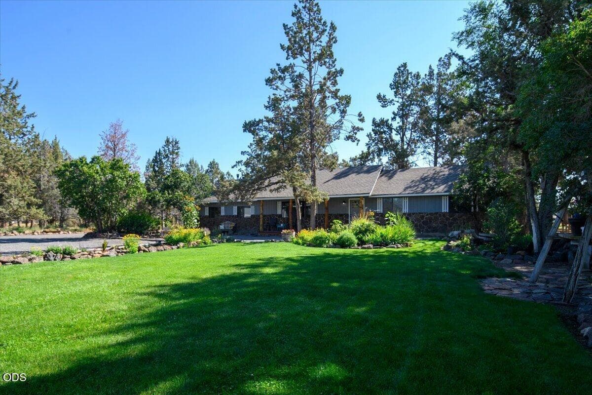Photo of 8516 NE 33rd Street 1 of 57