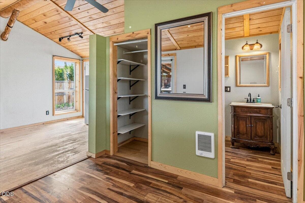 Photo of 8516 NE 33rd Street 33 of 57