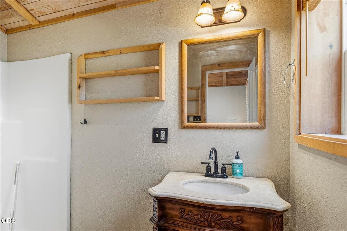 Photo of 8516 NE 33rd Street 34 of 57