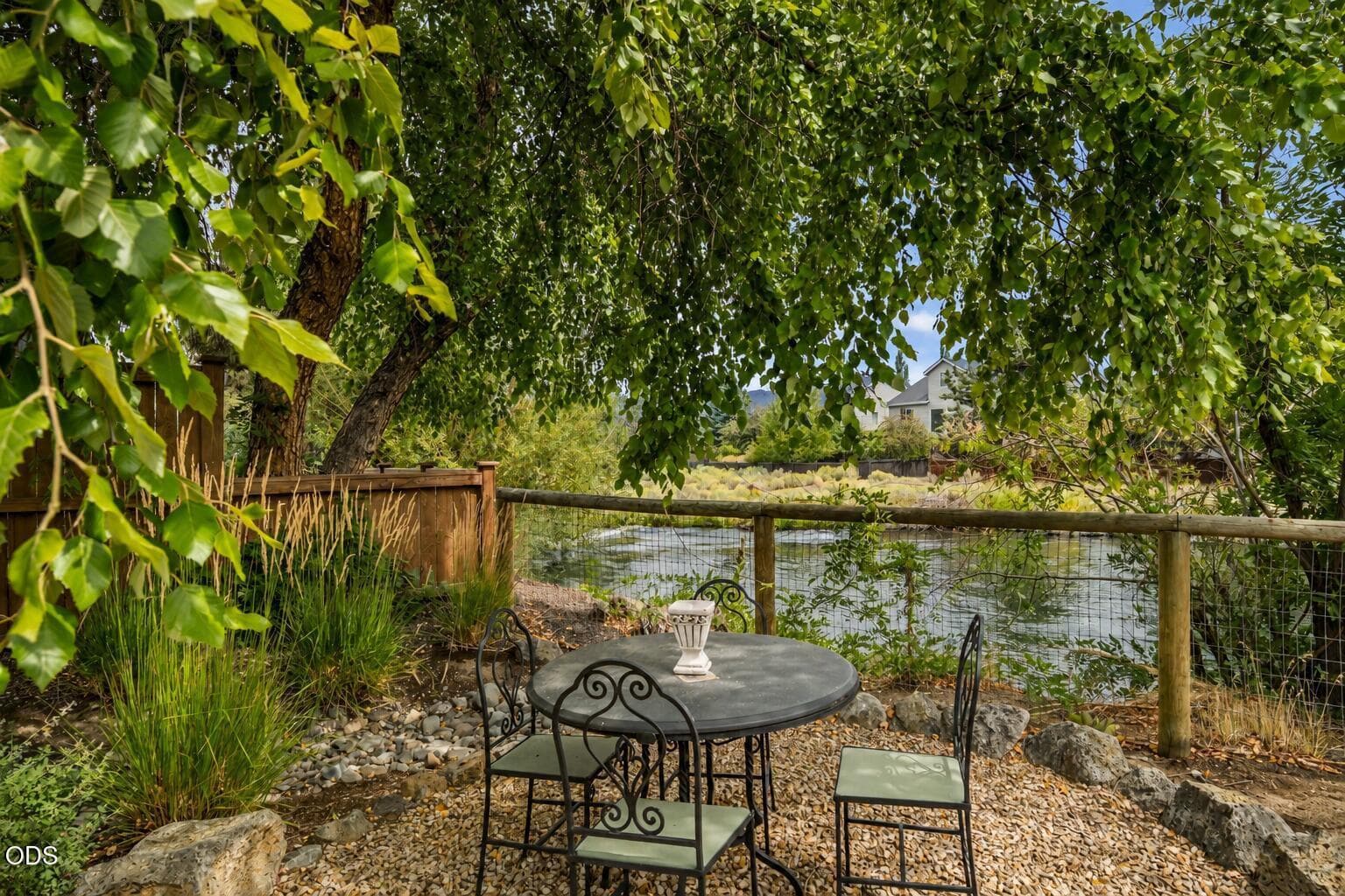 Gorgeous, tranquil back yard