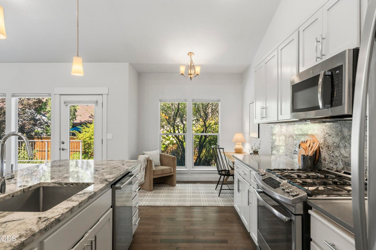 Photo of 63106 Layton Avenue 12 of 44