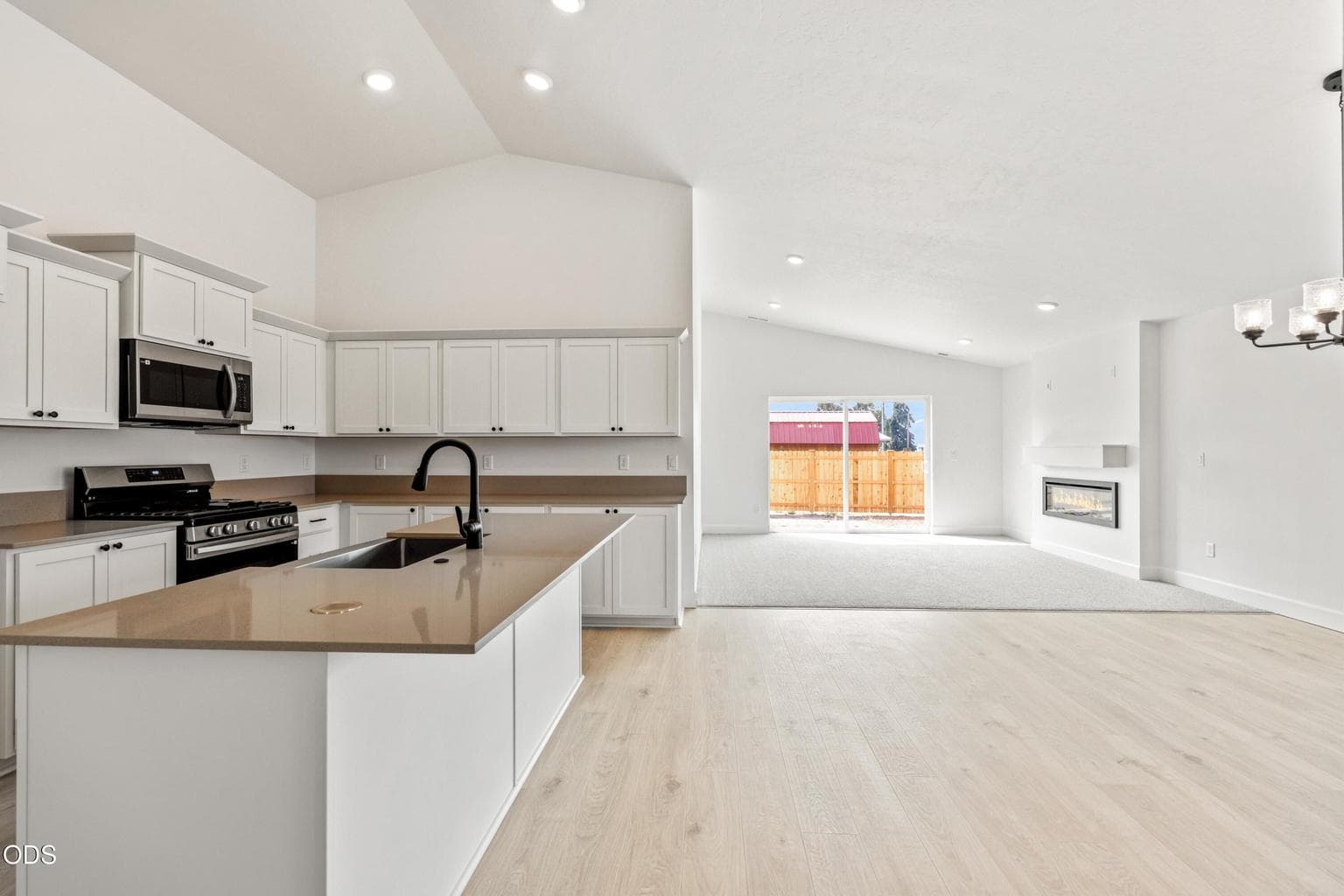 Photo of 363 NW Monte Vista Avenue 3 of 29