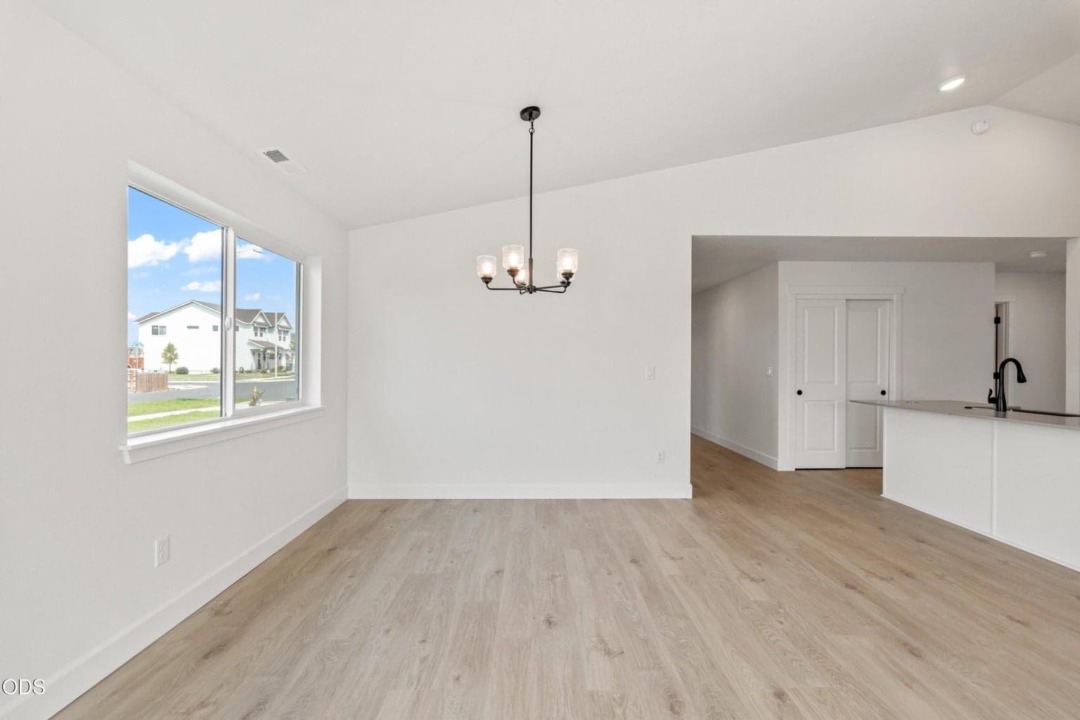 Photo of 363 NW Monte Vista Avenue 10 of 29