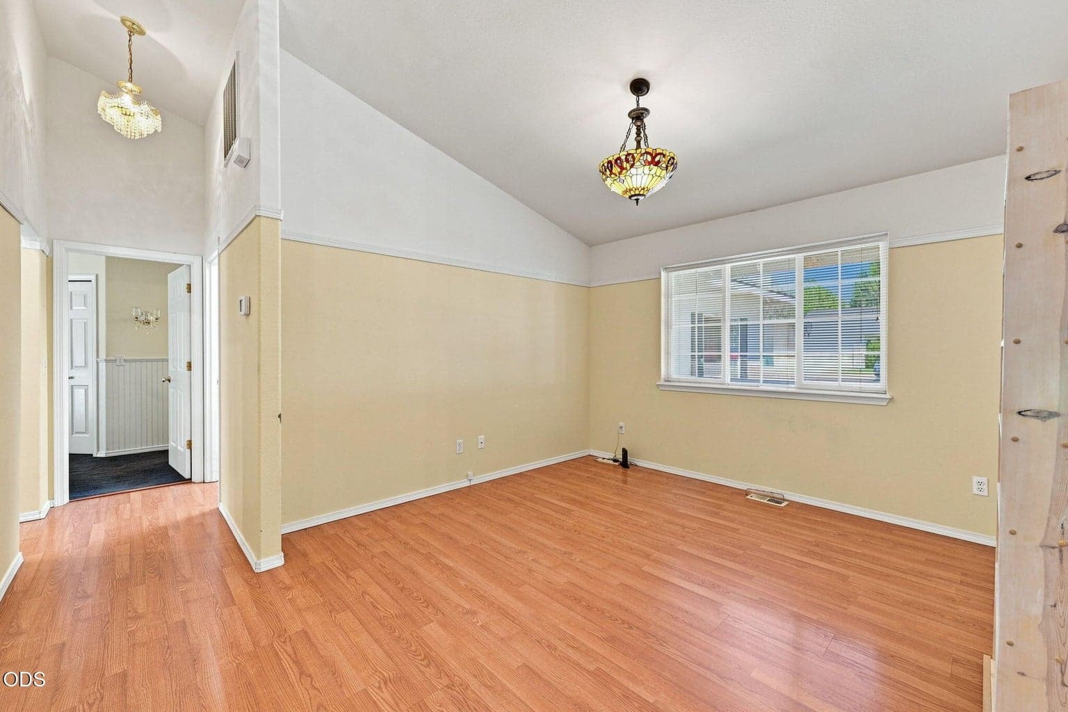 Photo of 1622 NW Spruce Avenue 7 of 50