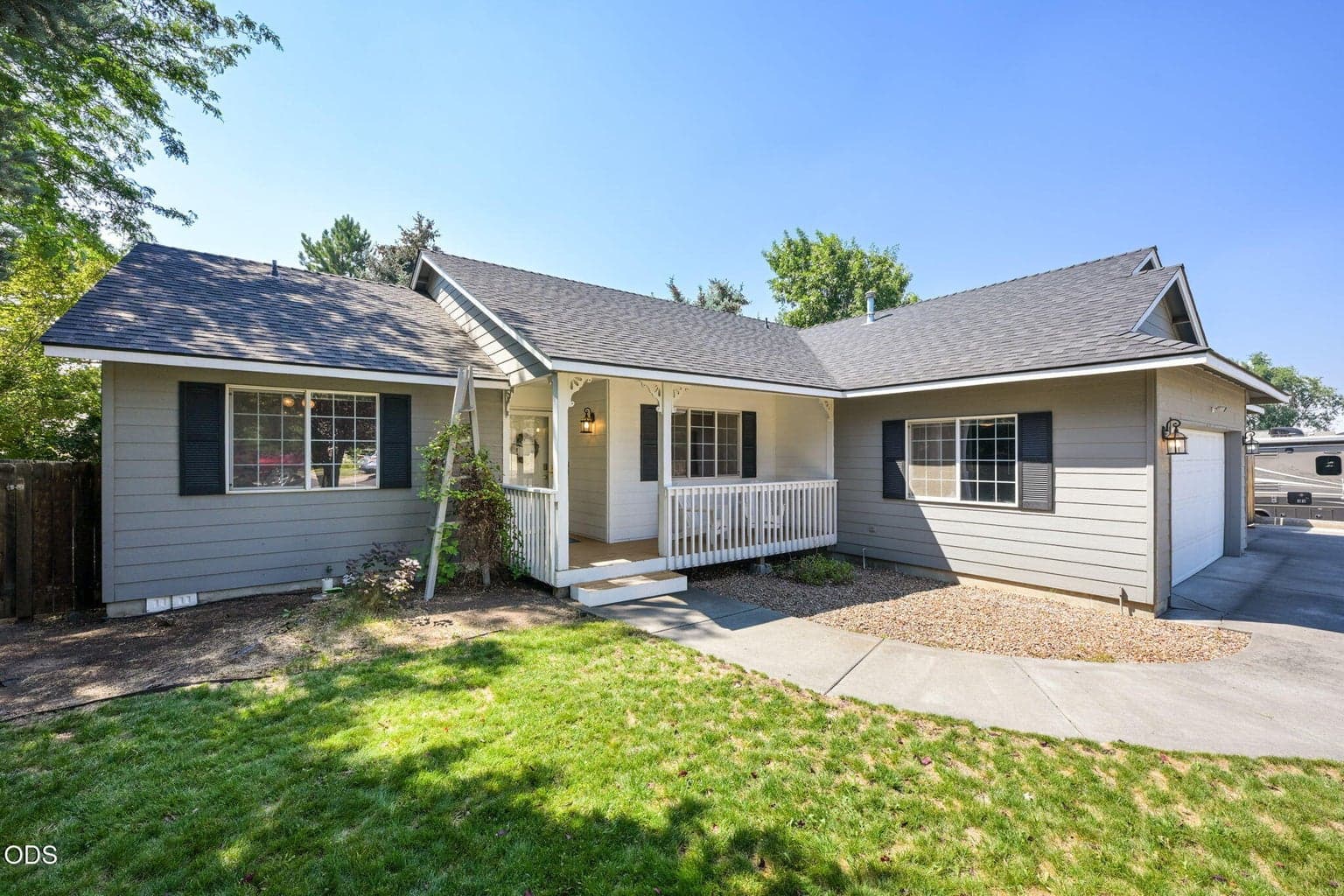 Photo of 1622 Spruce Avenue 4 of 50