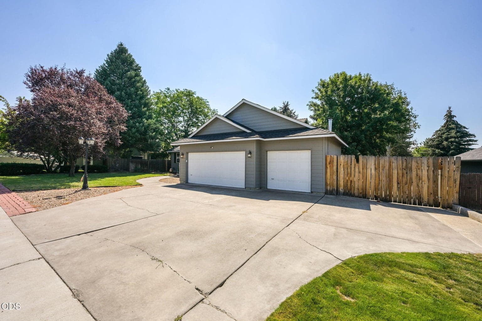 Photo of 1622 Spruce Avenue 3 of 50