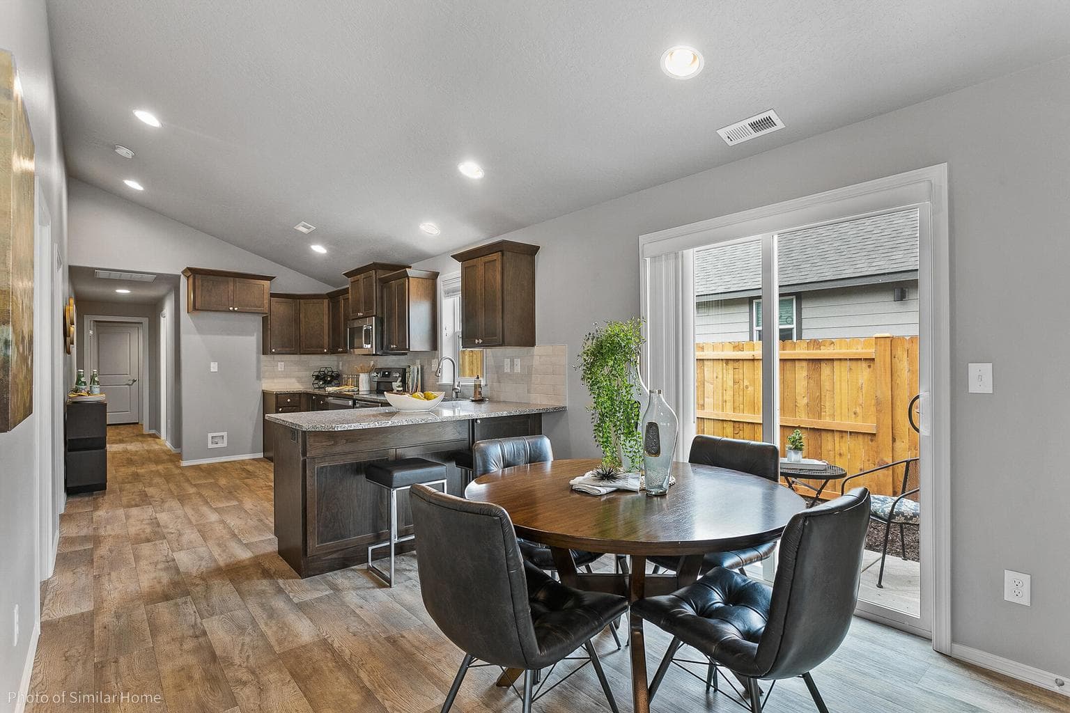 Photo of 2848 Sterling Drive 4 of 15