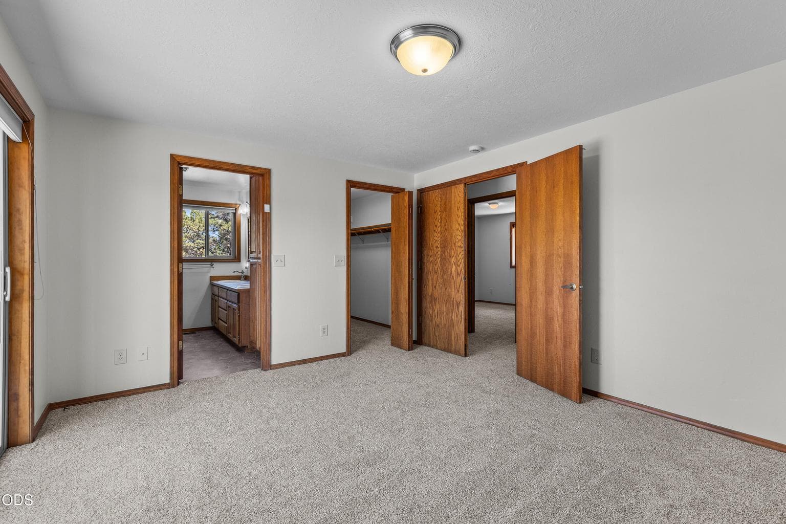 primary bedroom entry from hallway