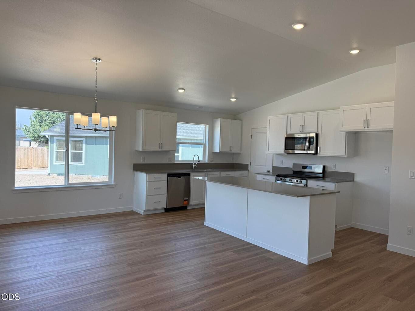 Photo of 676 NE Rickenbacker Road 5 of 23