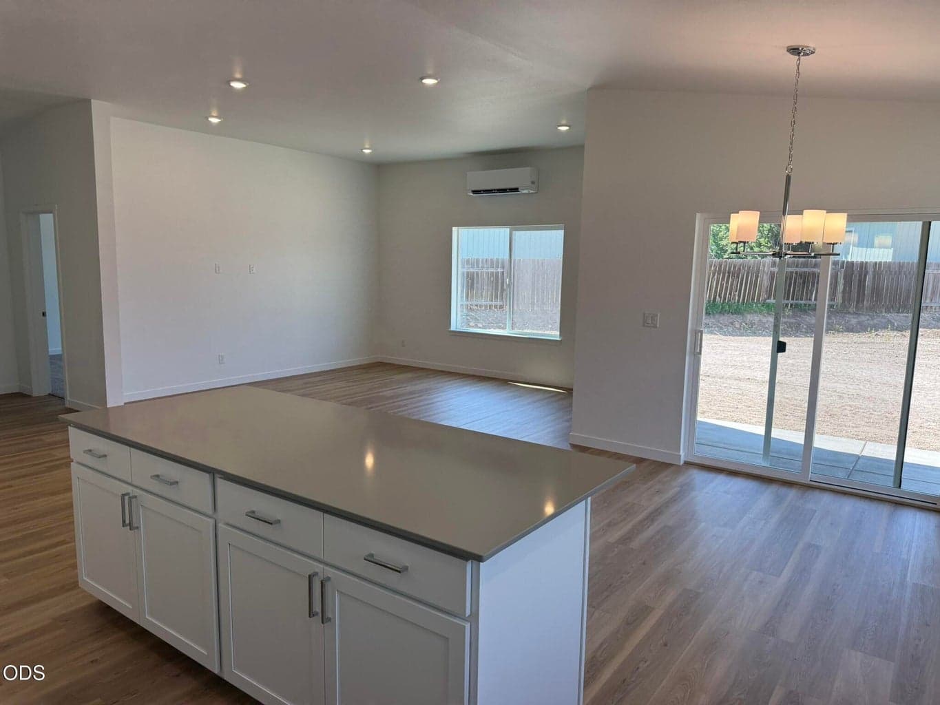 Photo of 676 NE Rickenbacker Road 8 of 23