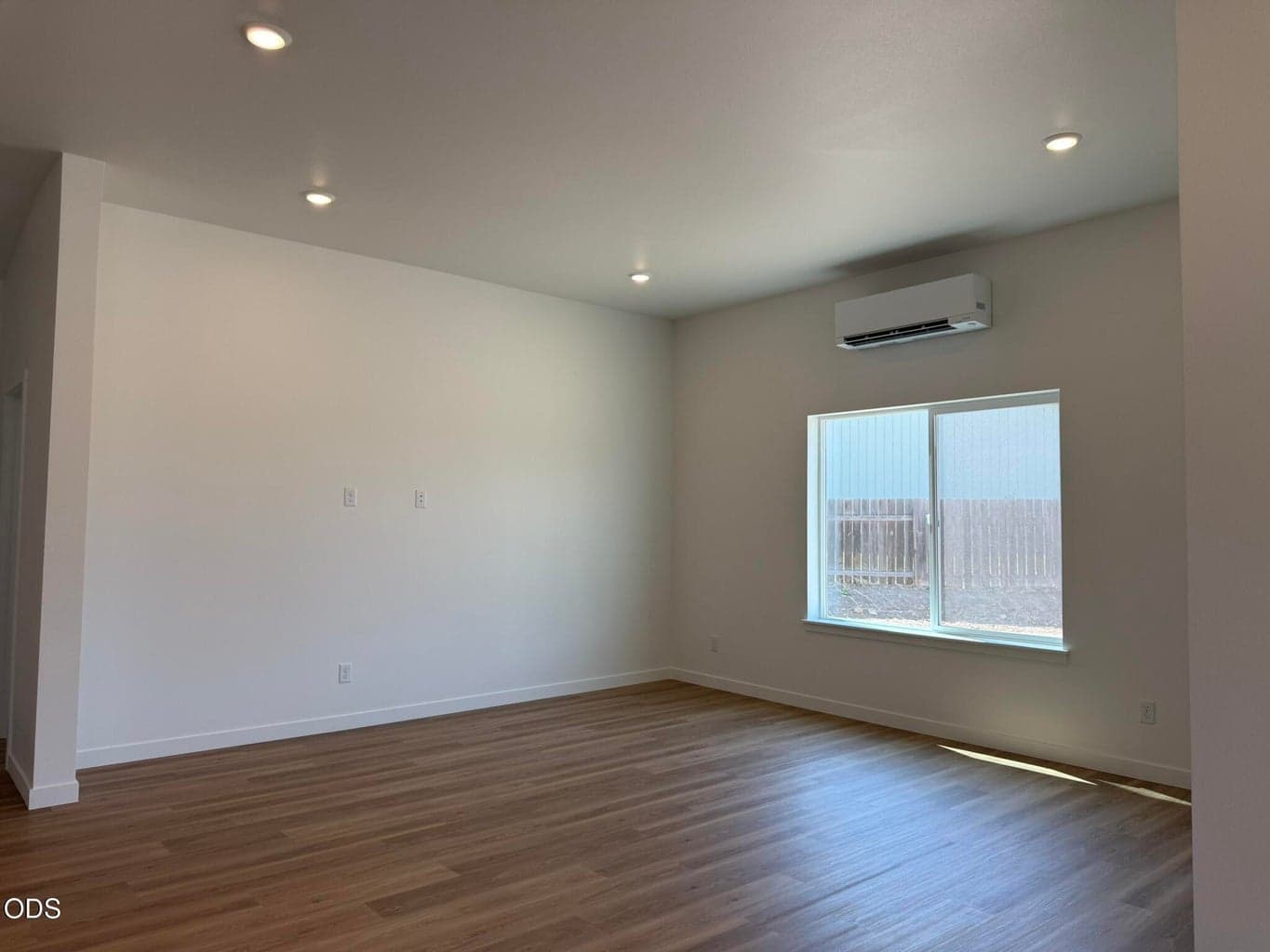 Photo of 676 NE Rickenbacker Road 10 of 23
