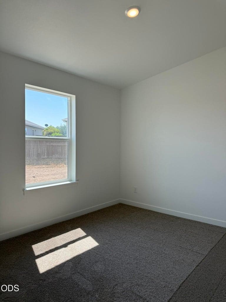 Photo of 676 NE Rickenbacker Road 15 of 23