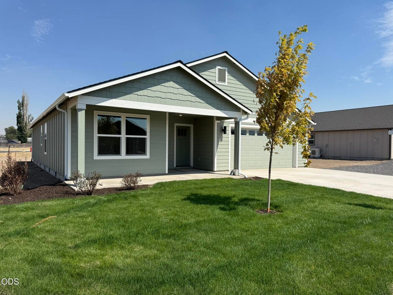 Photo of 242 SE Peppermint Loop 2 of 24