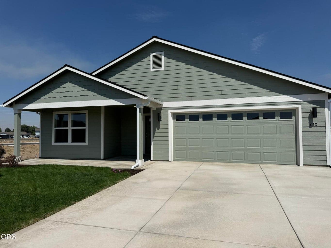 Photo of 242 SE Peppermint Loop 3 of 24