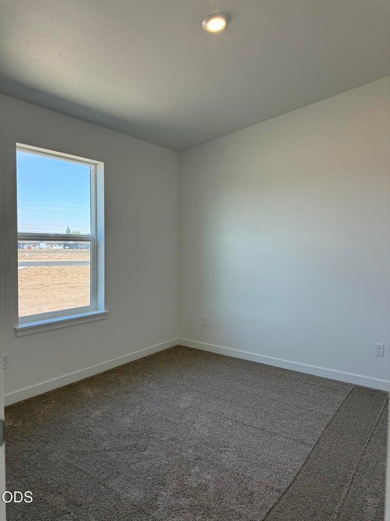 Photo of 242 SE Peppermint Loop 20 of 24