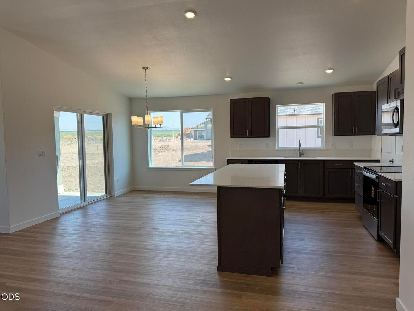 Photo of 242 SE Peppermint Loop 9 of 24