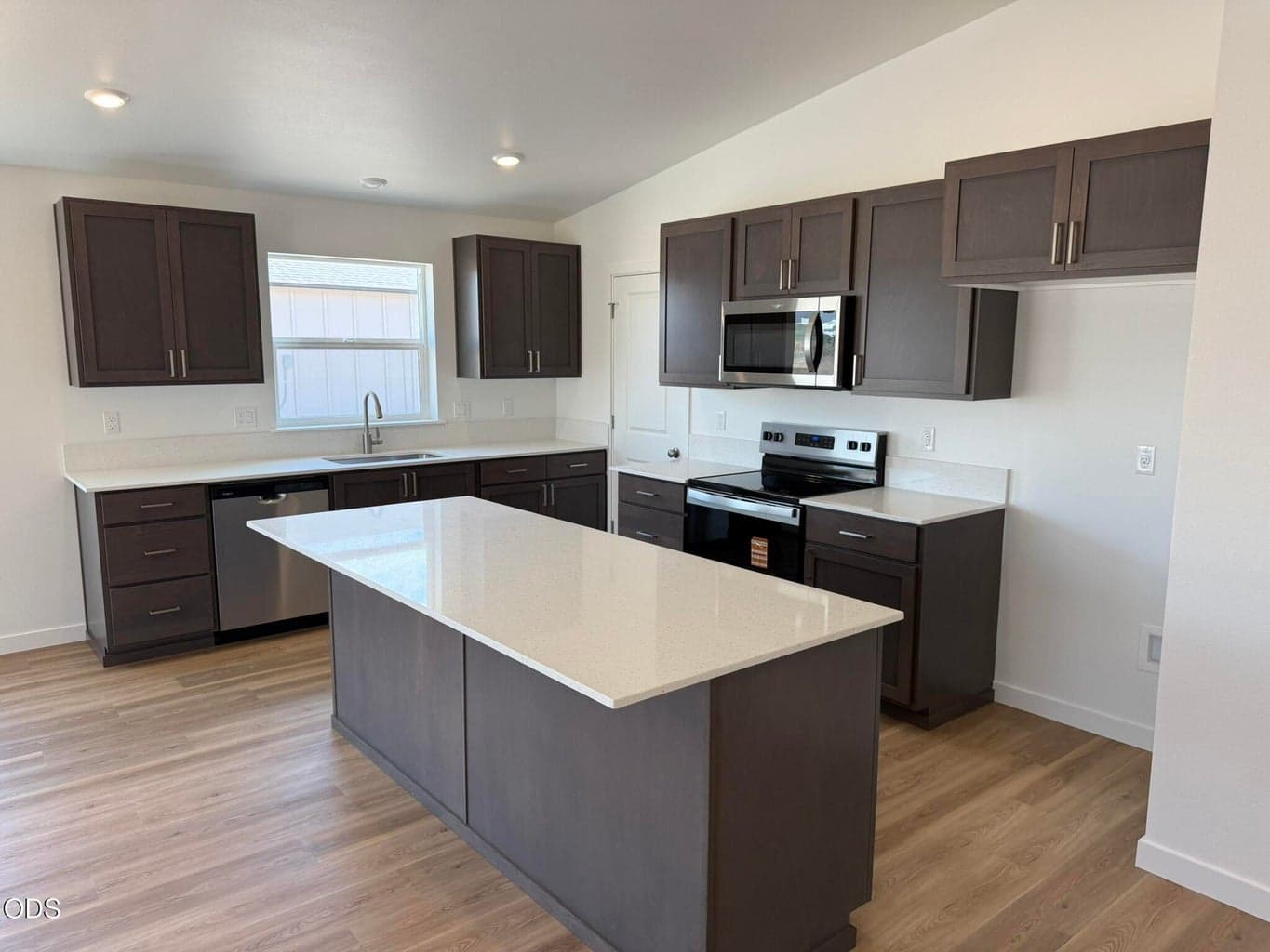 Photo of 242 SE Peppermint Loop 10 of 24