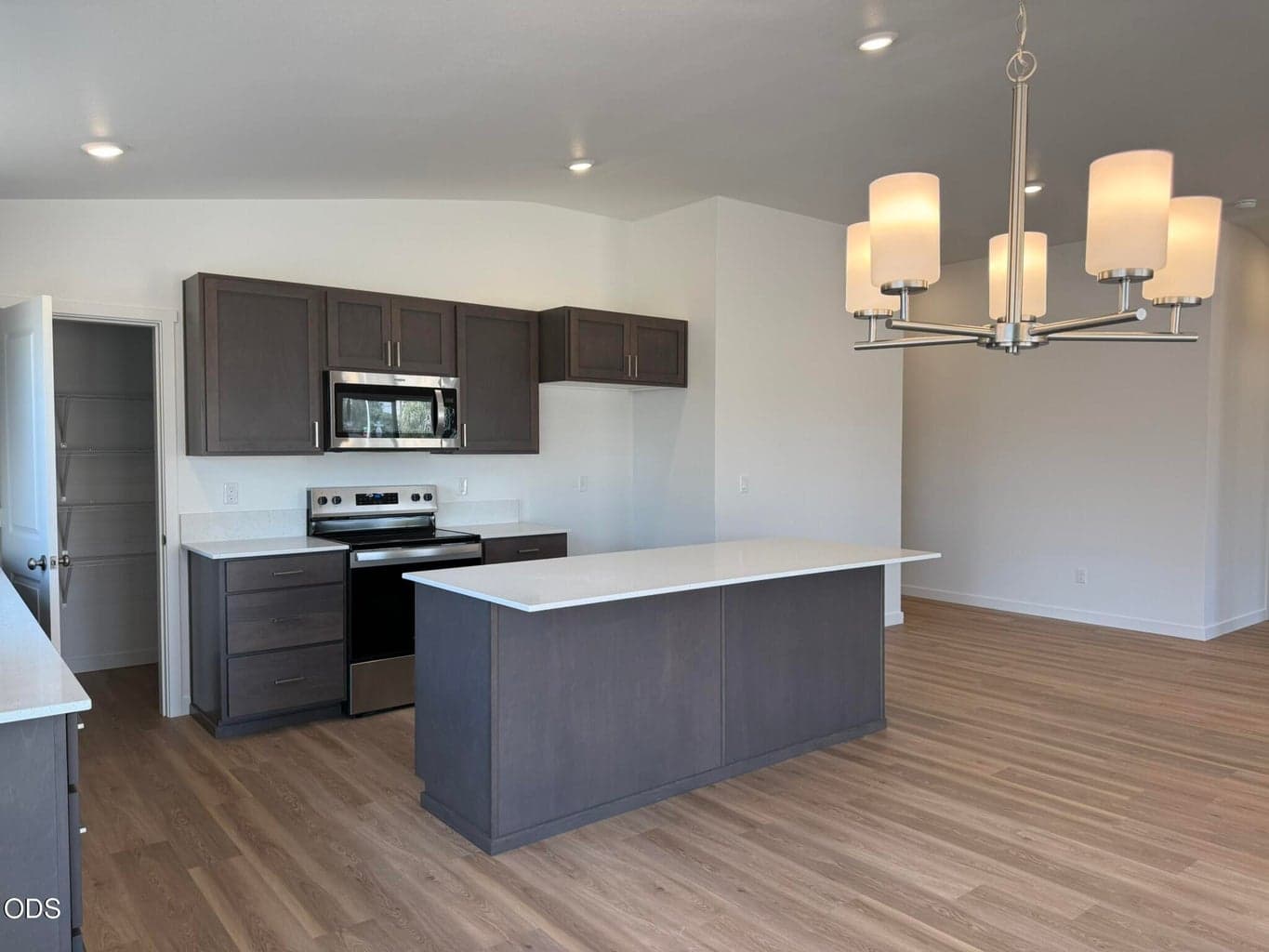 Photo of 242 SE Peppermint Loop 13 of 24