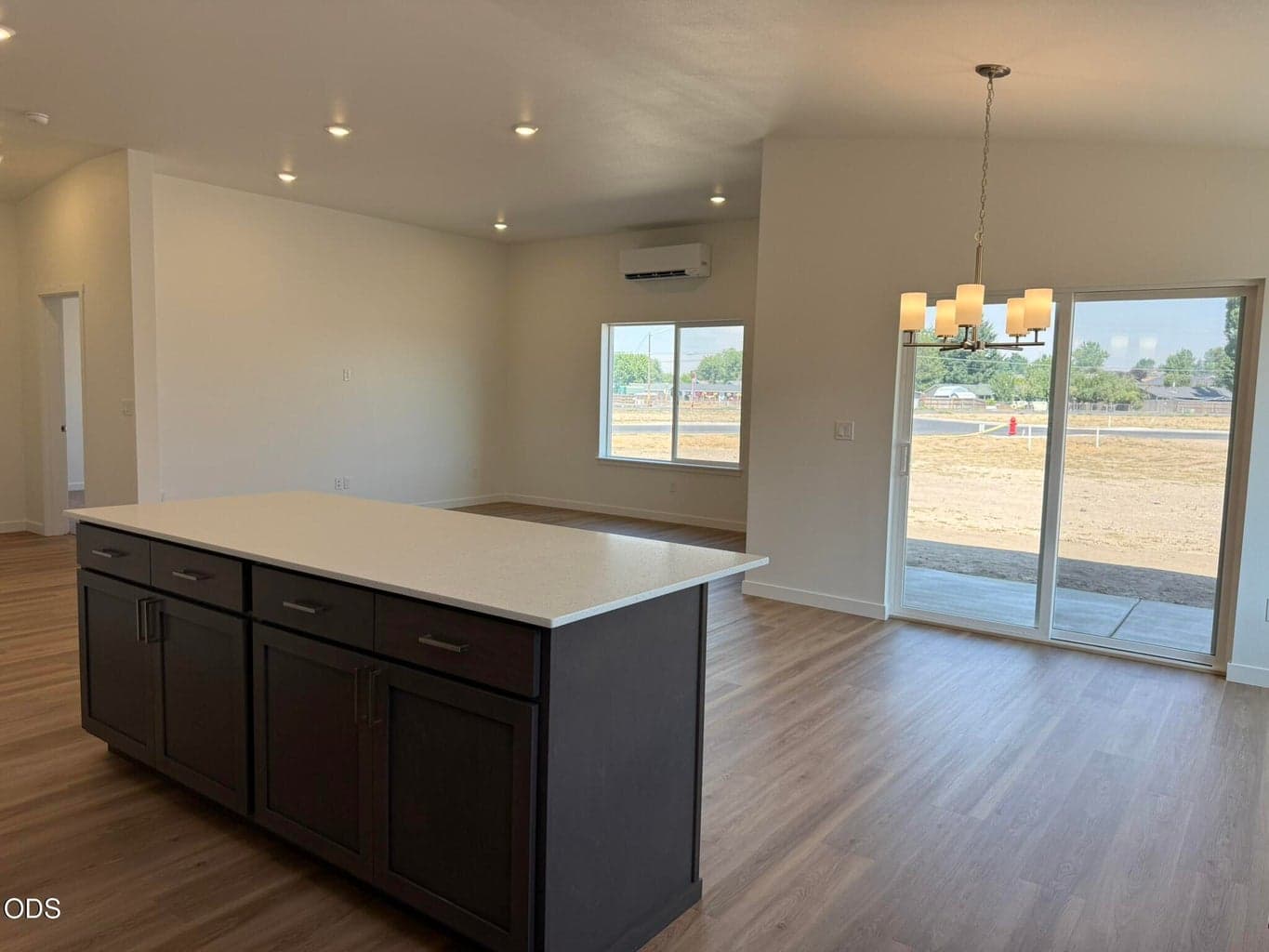 Photo of 242 SE Peppermint Loop 14 of 24