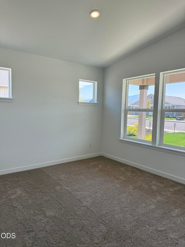 Photo of 222 SE Peppermint Loop 17 of 20