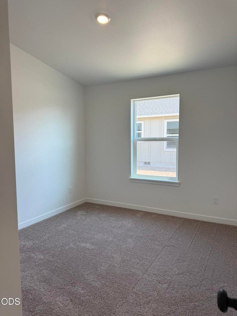 Photo of 222 SE Peppermint Loop 18 of 20