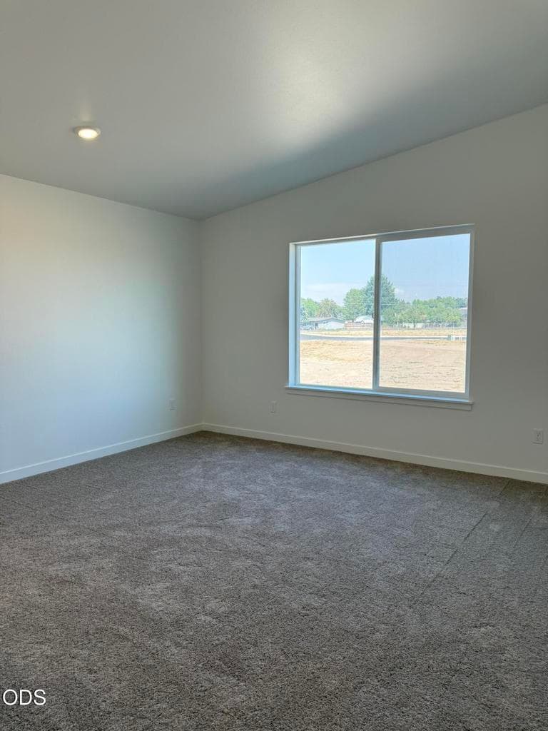 Photo of 222 SE Peppermint Loop 12 of 20