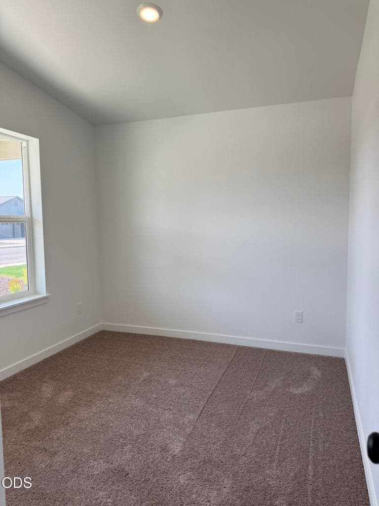 Photo of 202 SE Peppermint Loop 18 of 21