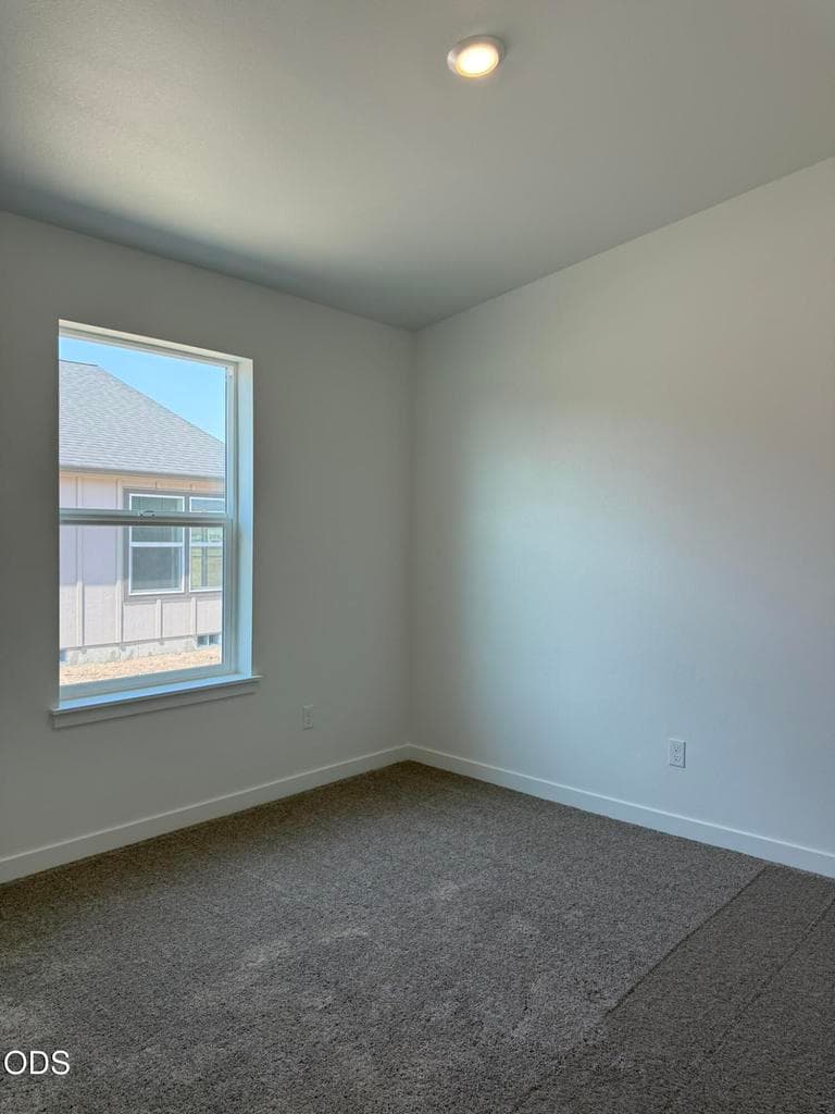 Photo of 202 SE Peppermint Loop 16 of 21