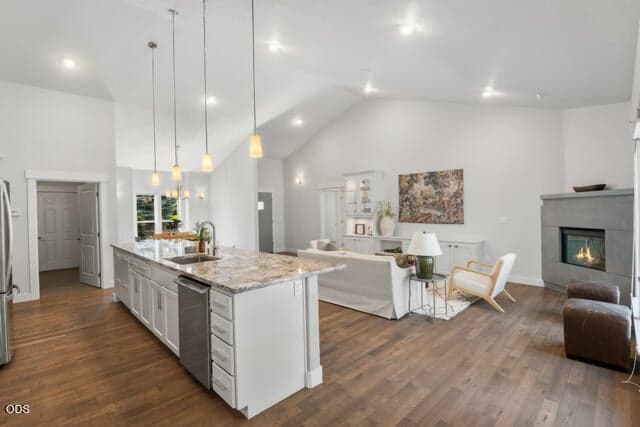 Photo of 63106 Layton Avenue 11 of 44