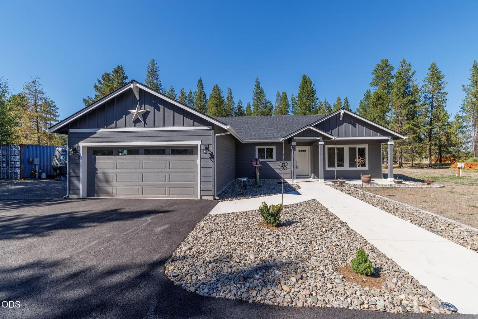 Photo of 17450 MEADOW Way 1 of 48