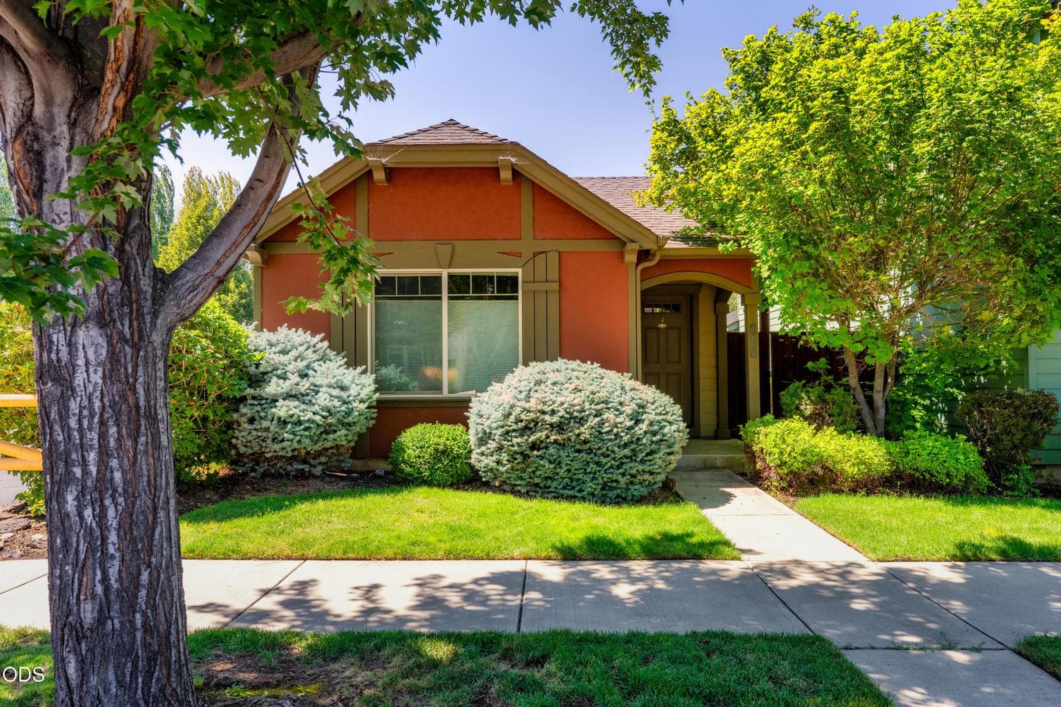 Photo of 417 27th Street 1 of 43
