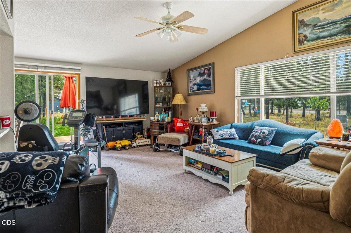 Photo of 54690 Pinewood Avenue 4 of 34