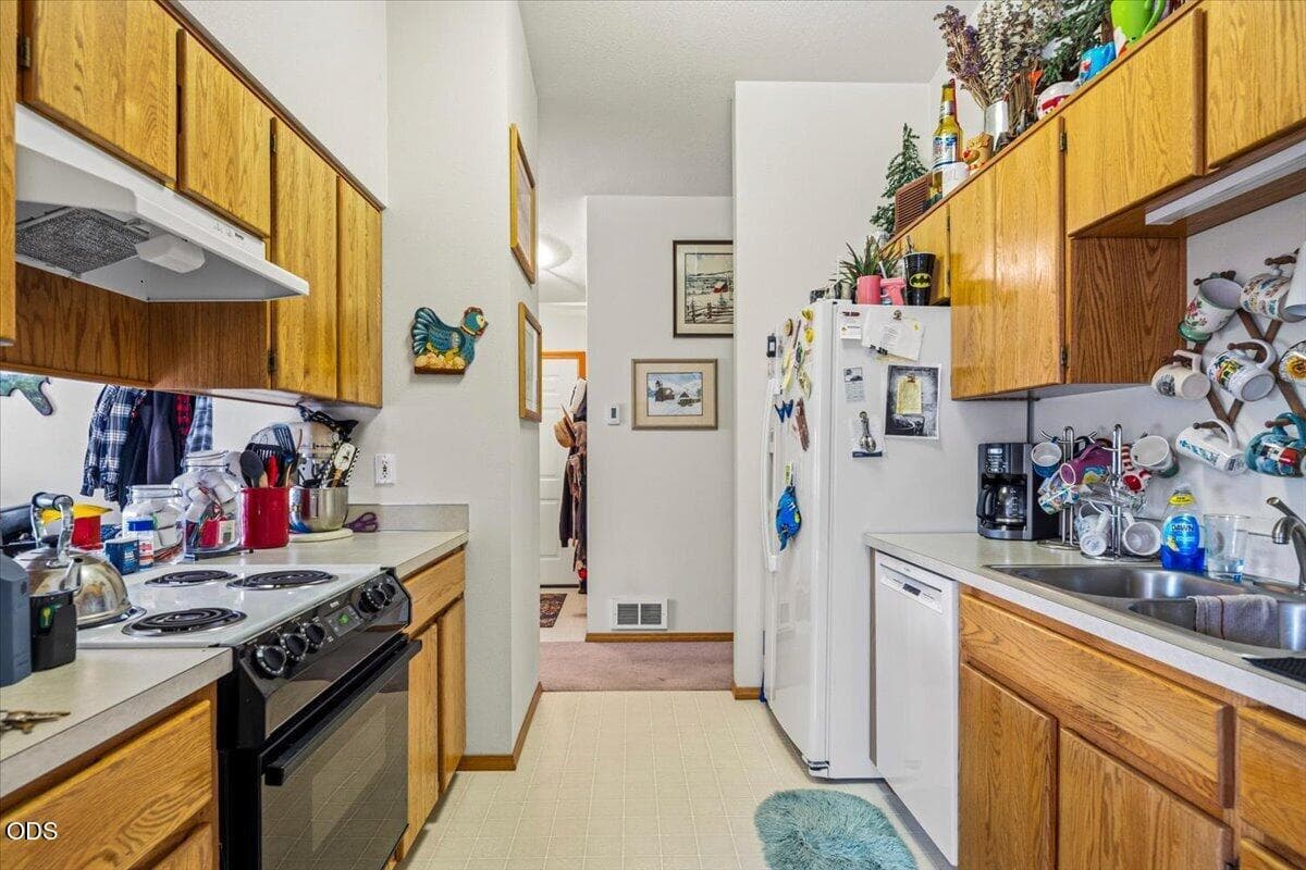 Photo of 54690 Pinewood Avenue 6 of 34