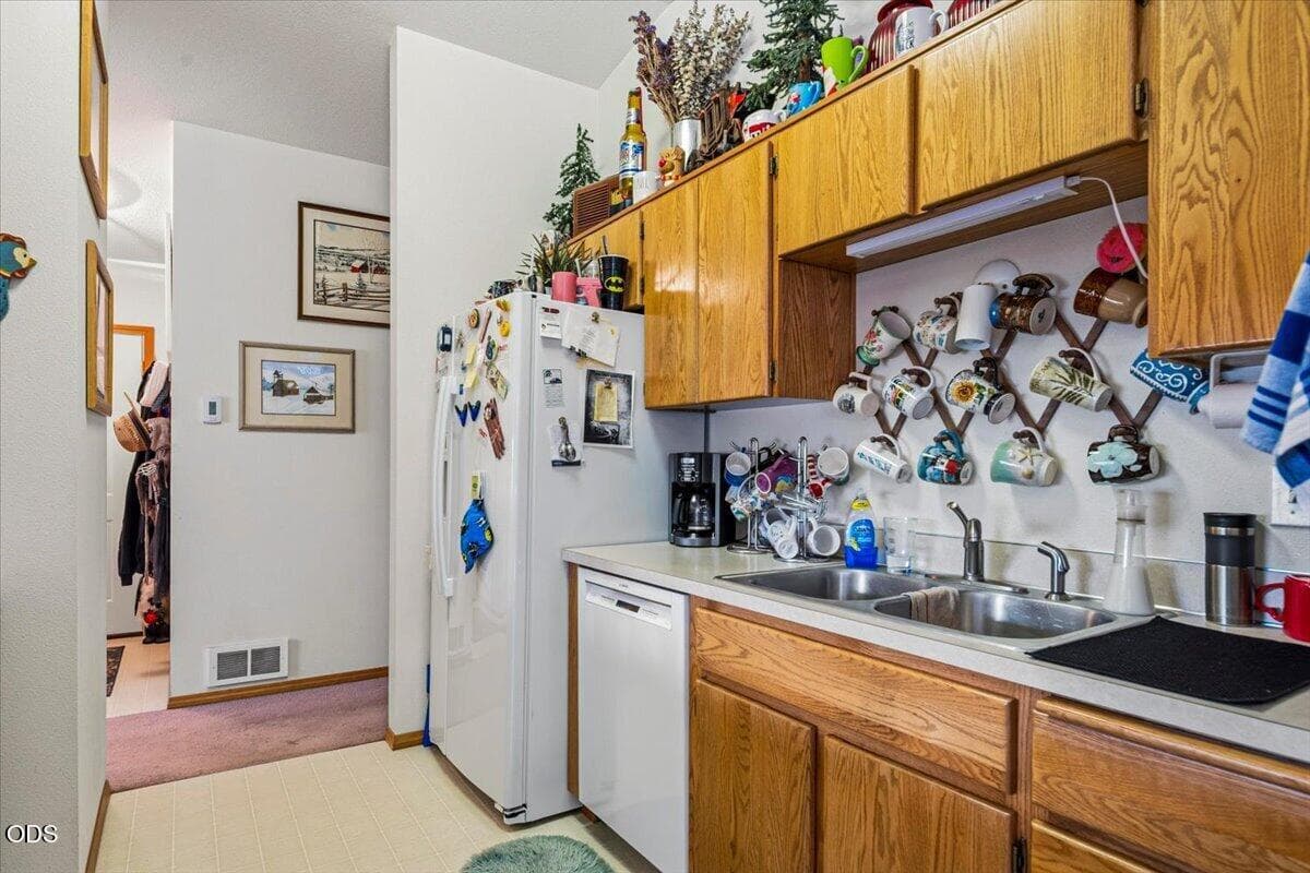 Photo of 54690 Pinewood Avenue 8 of 34