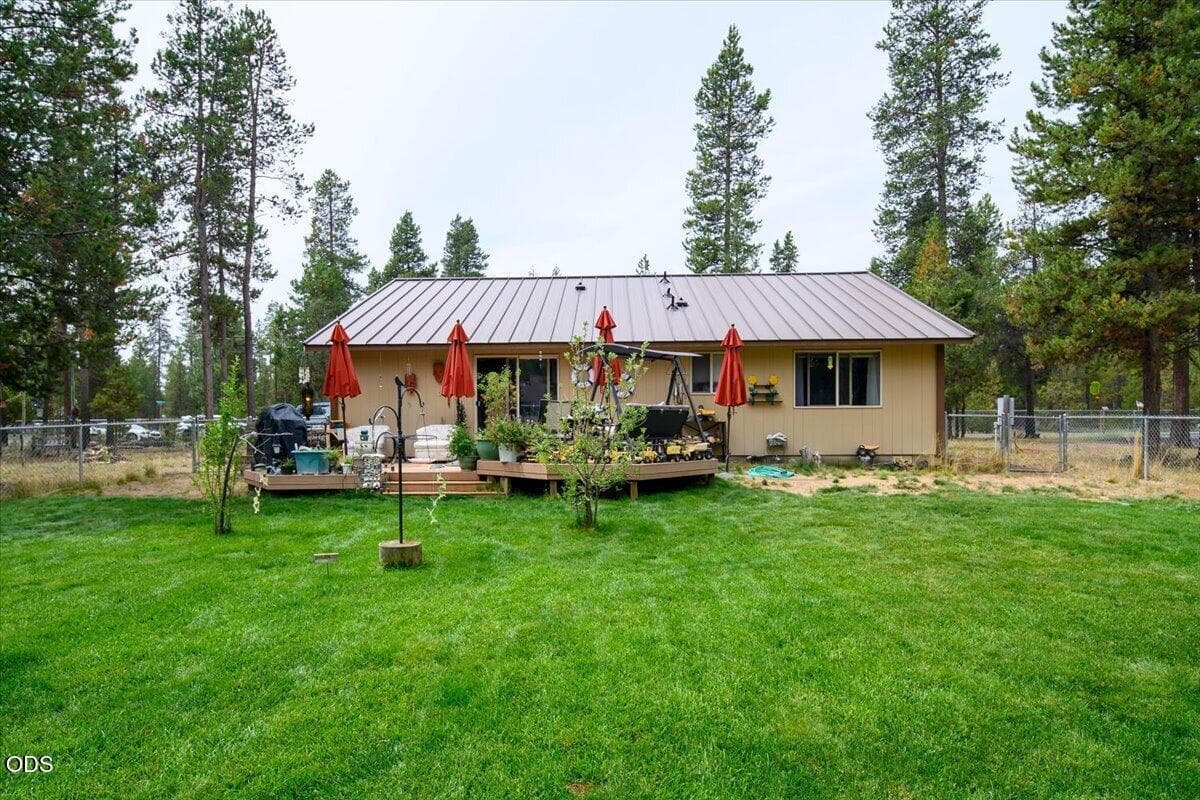 Photo of 54690 Pinewood Avenue 18 of 34