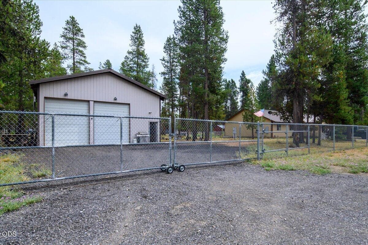 Photo of 54690 Pinewood Avenue 21 of 34