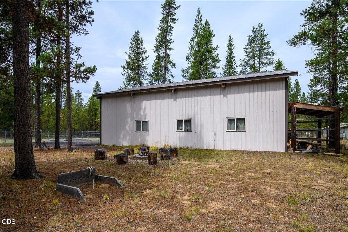 Photo of 54690 Pinewood Avenue 33 of 34